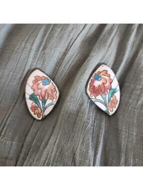 Vintage Cloisonne Enamel Clip On Earrings Pink Flowers White Design Gold Tone
